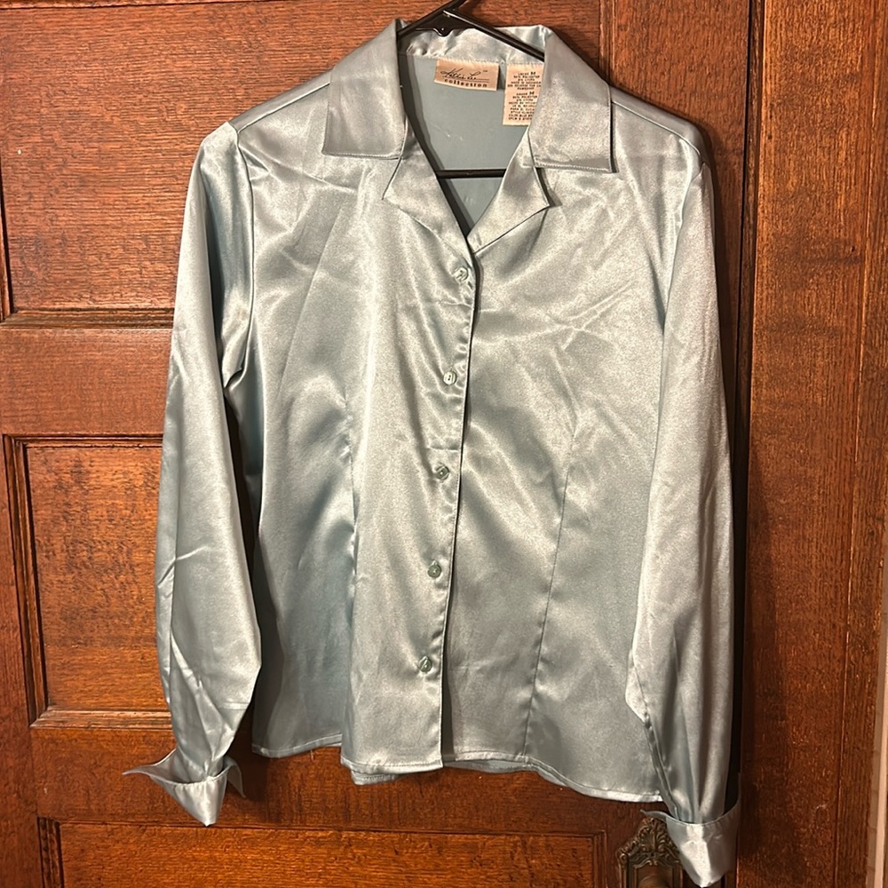 Vintage Kathie Lee Button Down Polyester Shirt with Angled Cuffs Sz M Mint Color